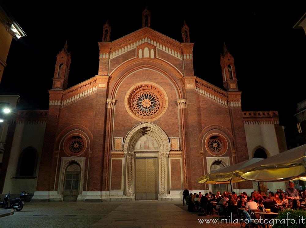 Milano - Chiesa di Santa Maria del Carmine in notturna